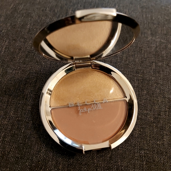 Becca Silver Compact - Picture 2 of 3